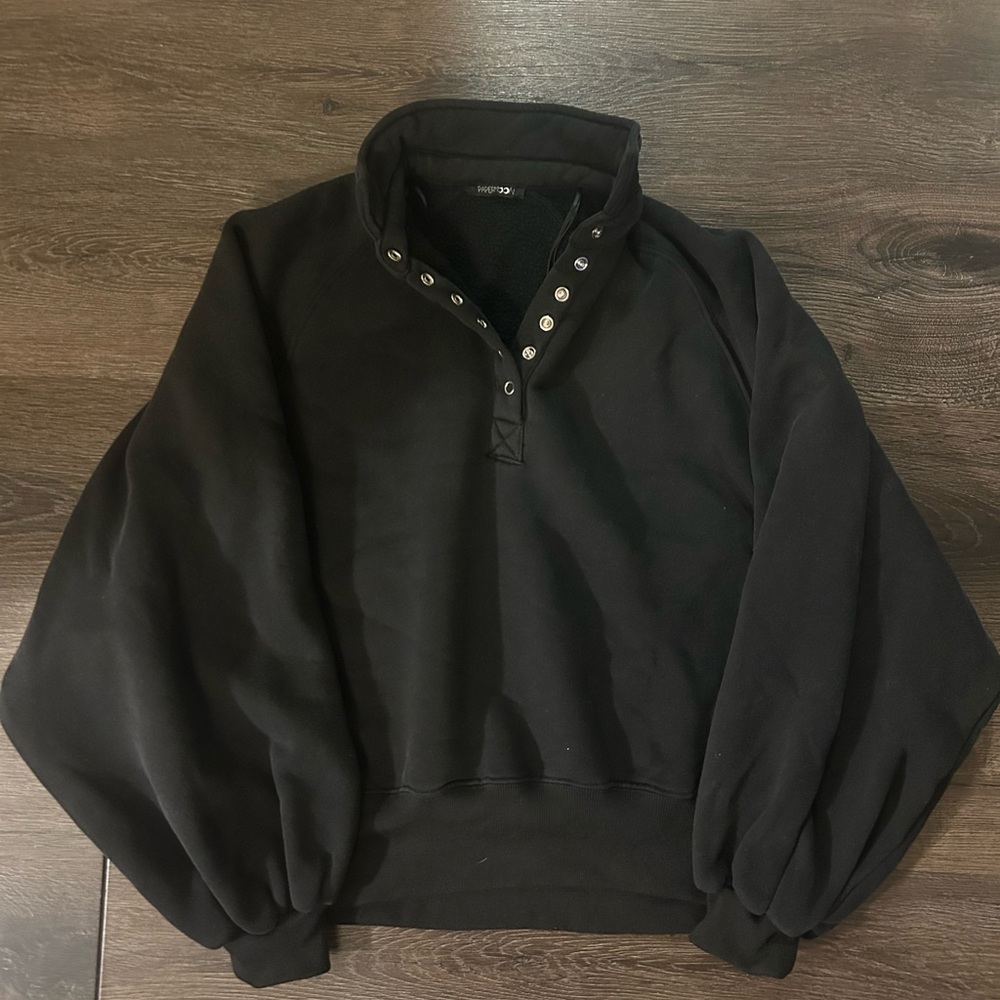 Black Balloon Sleeve 1/4 Snap Sweatshirt